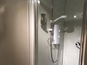 Standard Twin Room, Ensuite (Room 4) | Bathroom - Macbeth Arms (Banchory)