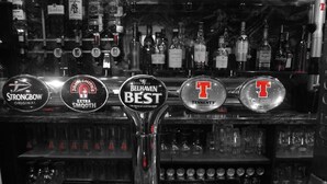 A bar with multiple taps, including brands like Strongbow, John Smith's, Belhaven Best, and Tennents. - Macbeth Arms (Banchory)