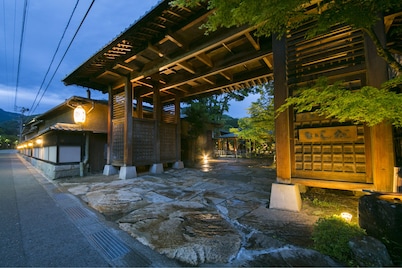 石田石苔亭酒店