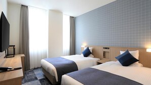 A hotel room with two beds, a TV, a desk, and a window with curtains. - Okayama Business Hotel Annex (Okayama)