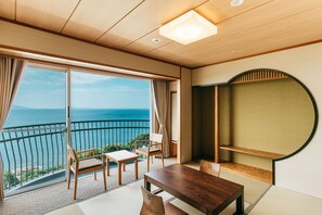 传统客房, 无烟房 (Japanese st C, Ocean view, 2Rooms) | 客房内保险箱、免费 WiFi、床单