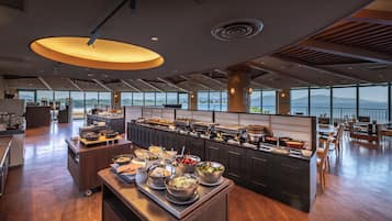 Daily buffet breakfast for a fee