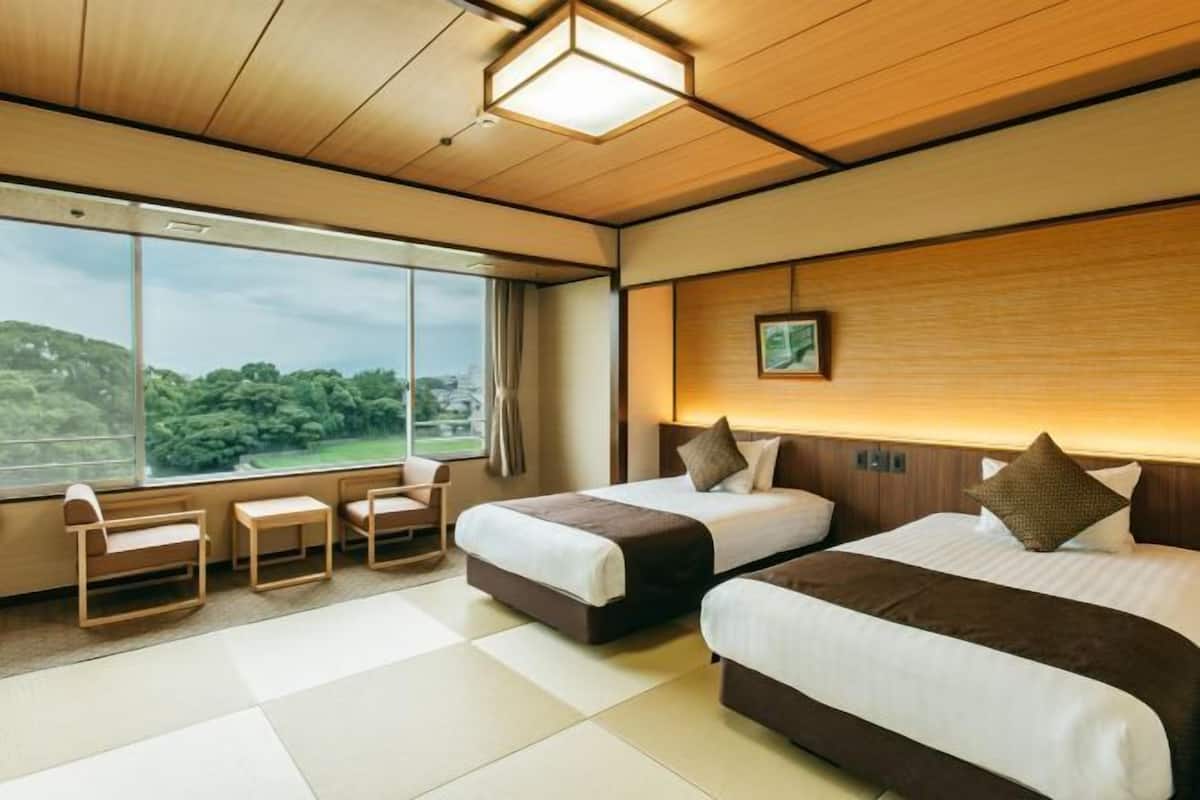 In-room safe, free WiFi, bed sheets