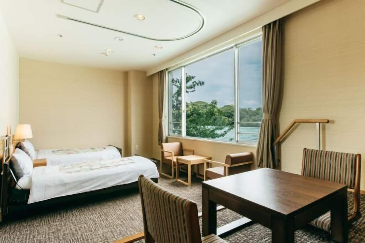 In-room safe, free WiFi, bed sheets