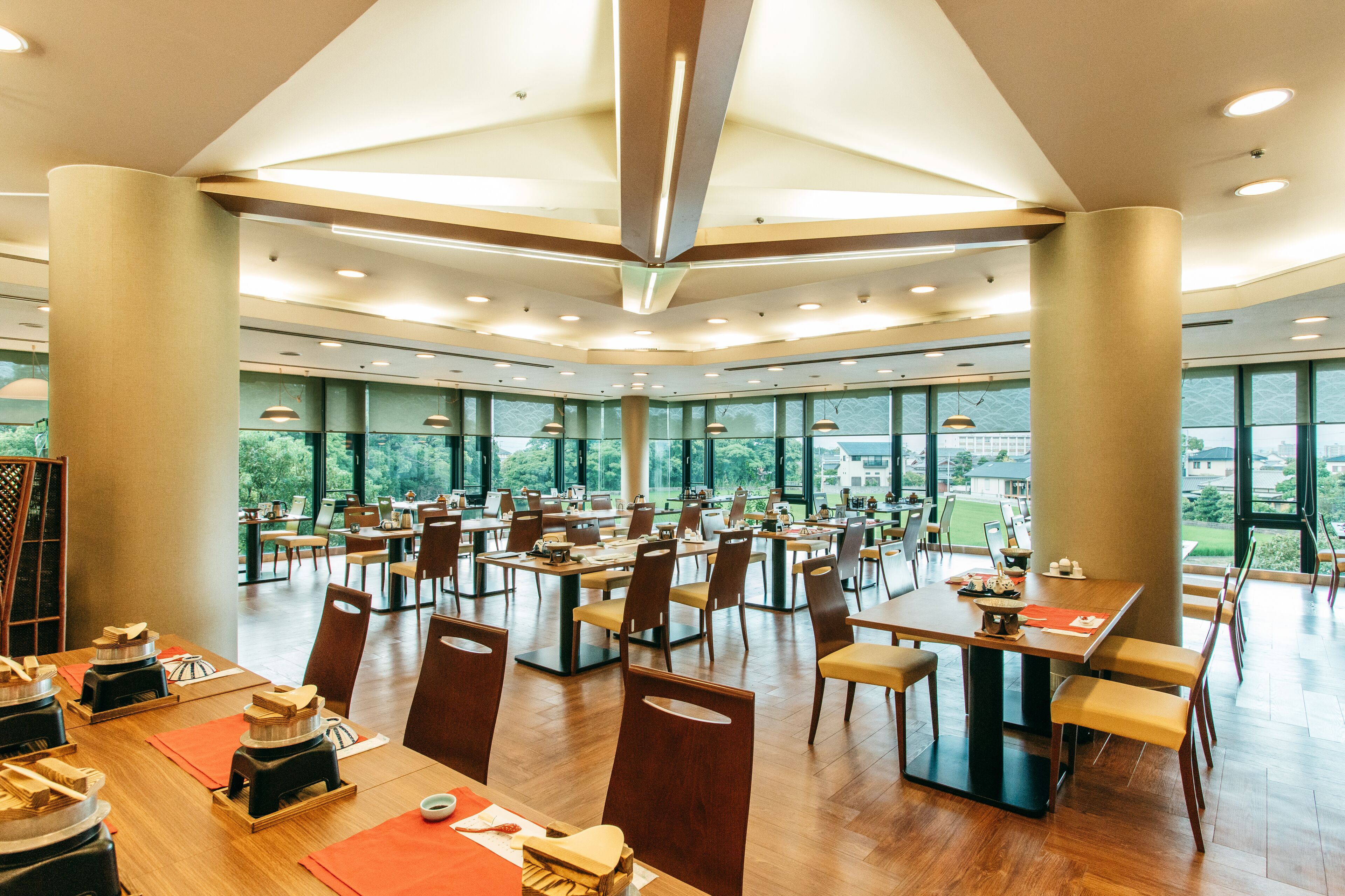 Breakfast, lunch and dinner served