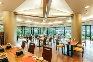 Breakfast, lunch and dinner served