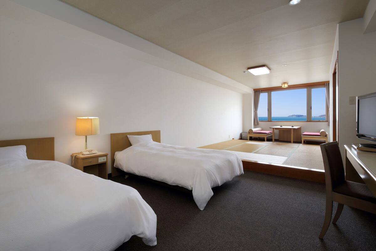 Quarto (2nd Floor, Japanese Western Style) | Cofres nos quartos