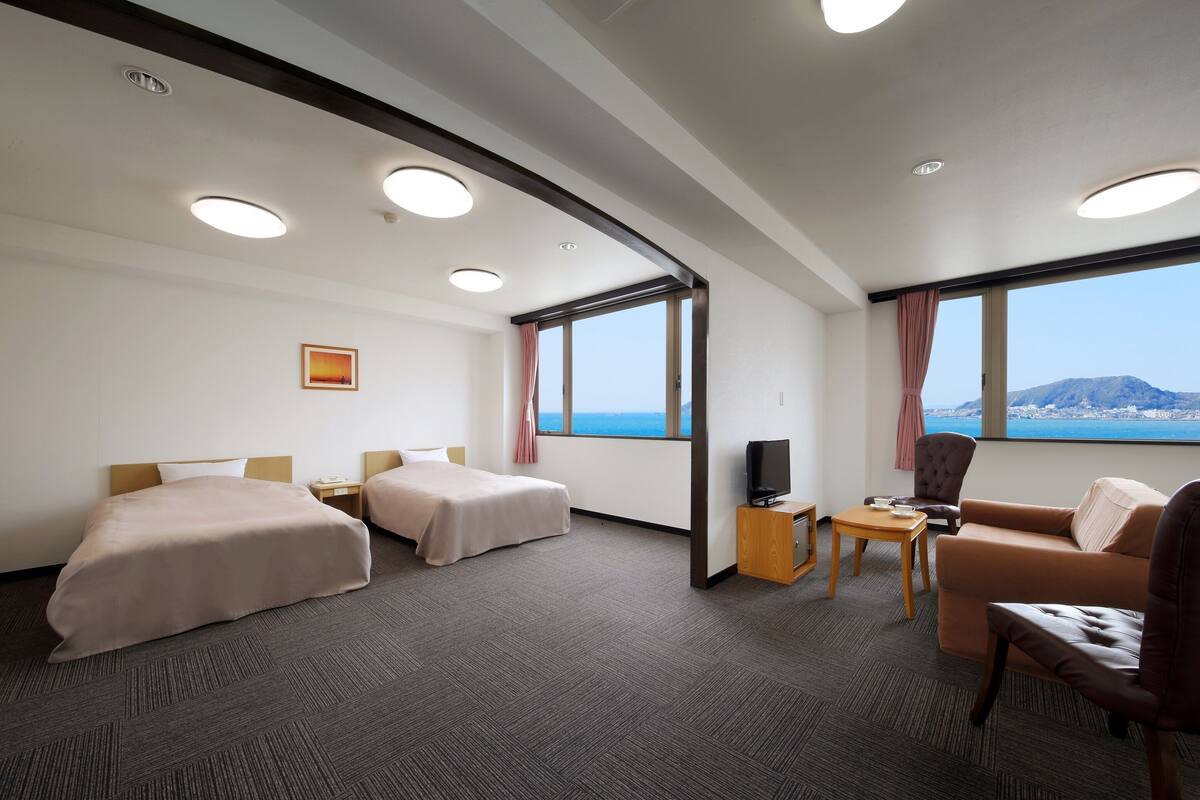 Quarto (3rd Floor, Western Style) | Cofres nos quartos