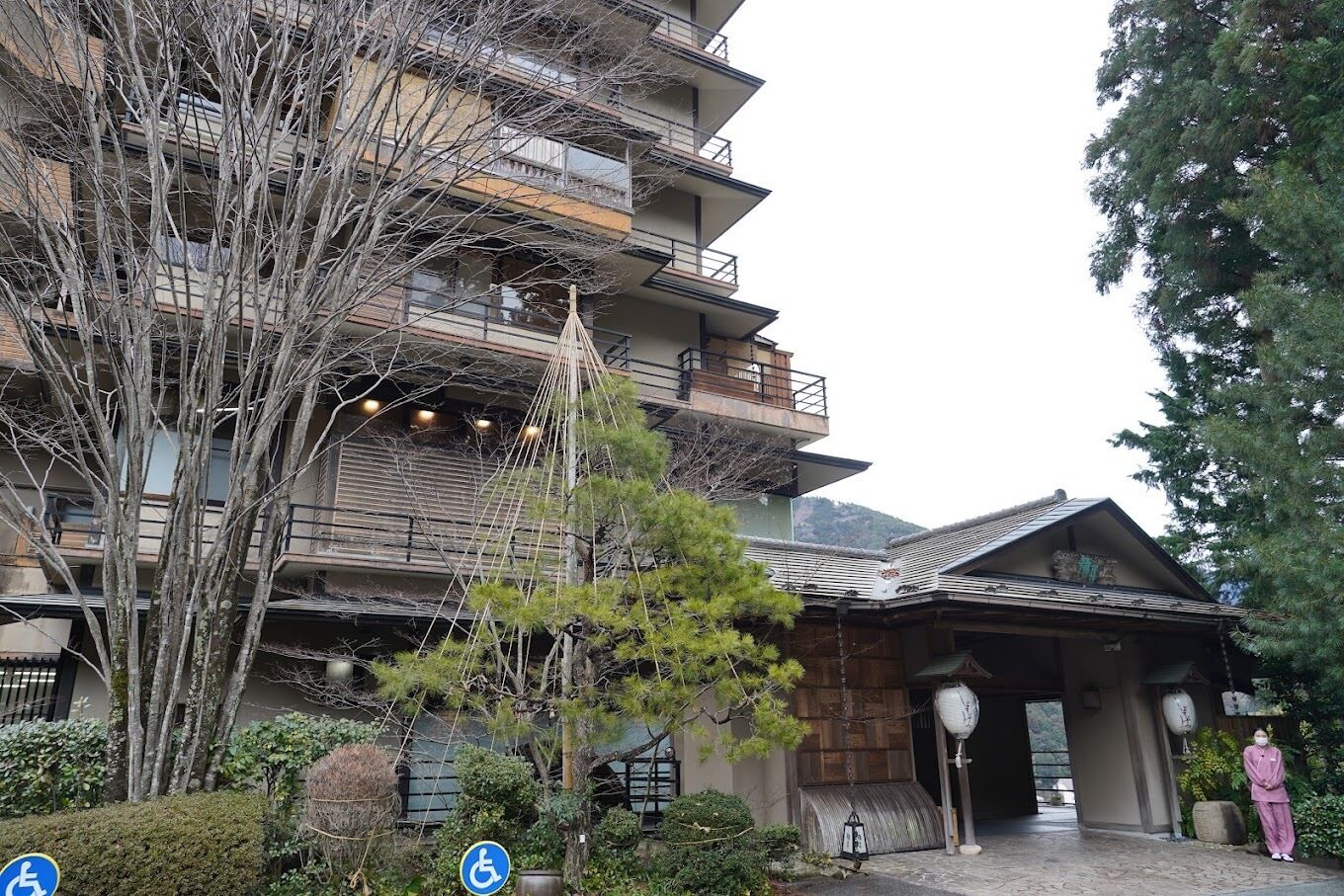 المنشأة من الخارج