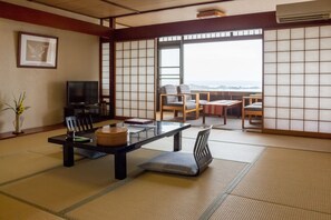 Japanese Style Room for 3 Guests, Shared Bathroom, Ocean View - Kissui no yado monya (Minamiboso)