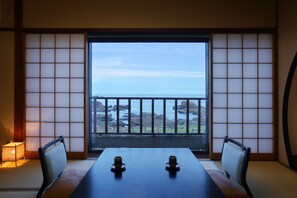 Chambre traditionnelle (Japanese Style, for 4 Guests, 2F) | Accès au Wi-Fi (inclus), literie fournie