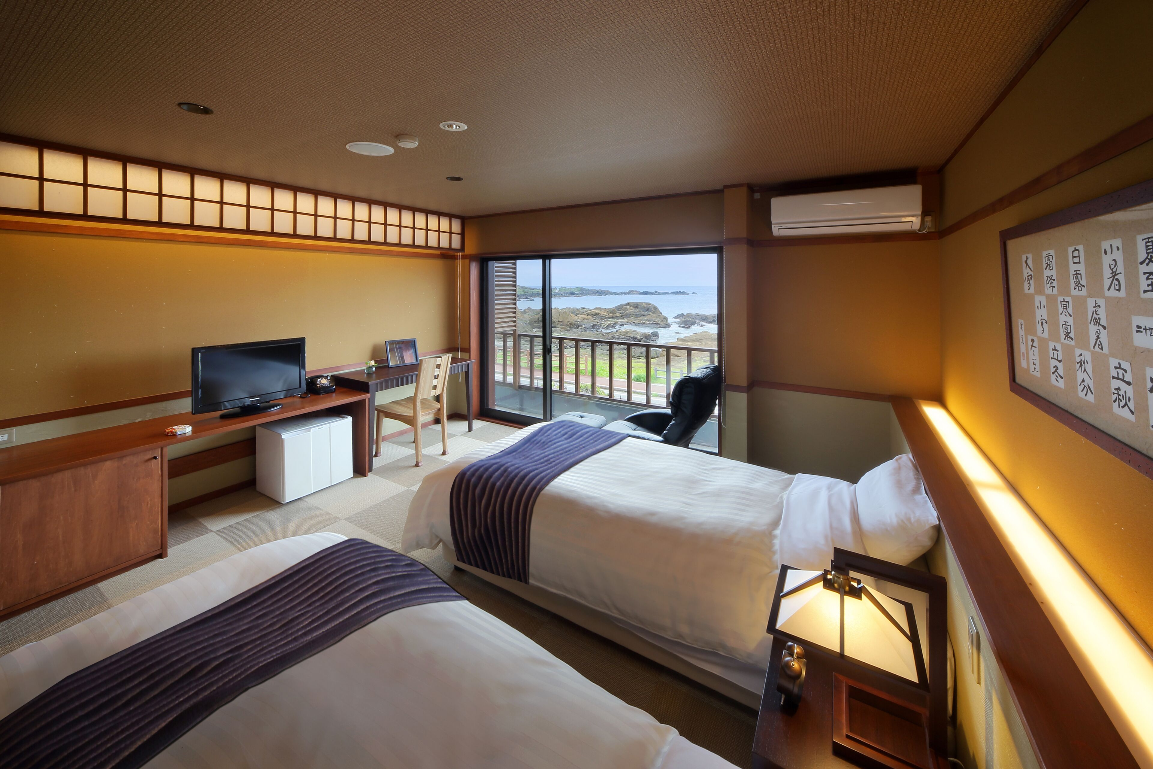 Twin Room, Shared Bathroom, Ocean View | Free WiFi, bed sheets