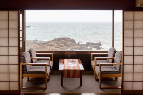 ํธ๋๋์
๋๋ฃธ, ๊ณต์ฉ ์์ค, ๋ฐ๋ค ์ ๋ง (Japanese Style, for 3 Guests) | 1 ๊ฐ์ ์นจ์ค, ๋ฌด๋ฃ WiFi, ์นจ๋ ์ํธ