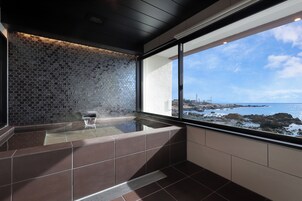 Bañera y ducha independientes, artículos de tocador gratuitos