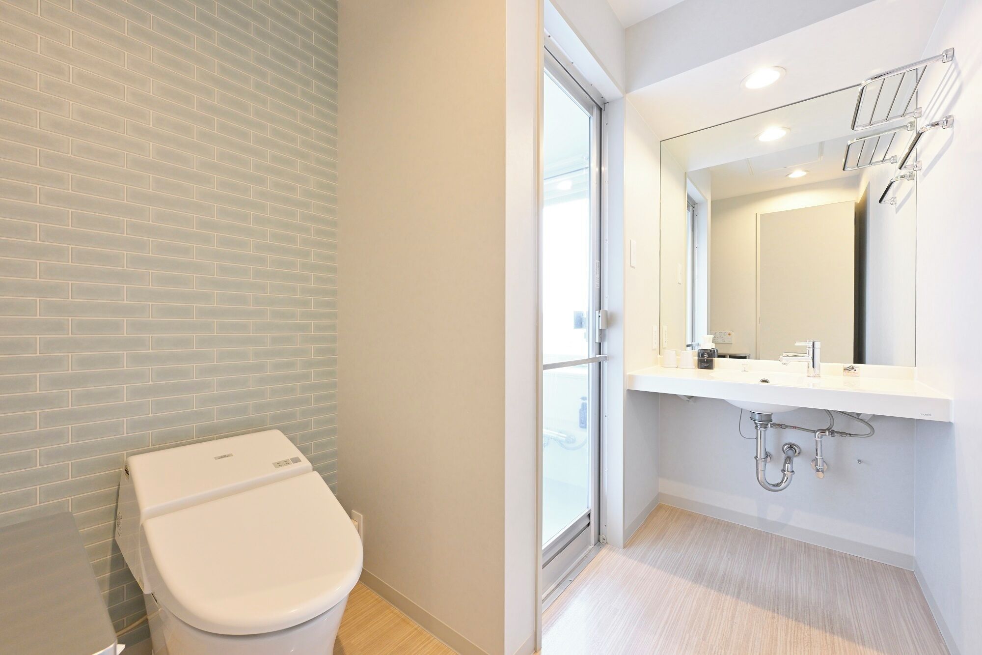 corner twin room, non smoking | bathroom | eco-friendly toiletries, hair dryer, slippers, bidet
