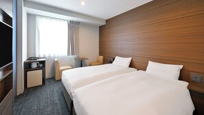A hotel room with two beds, a desk, a chair, and a TV. - JR WEST GROUP VIA INN OKAYAMA (Okayama)