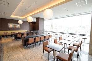 Café da manhã com buffet todos os dias (JPY 1540 por pessoa)