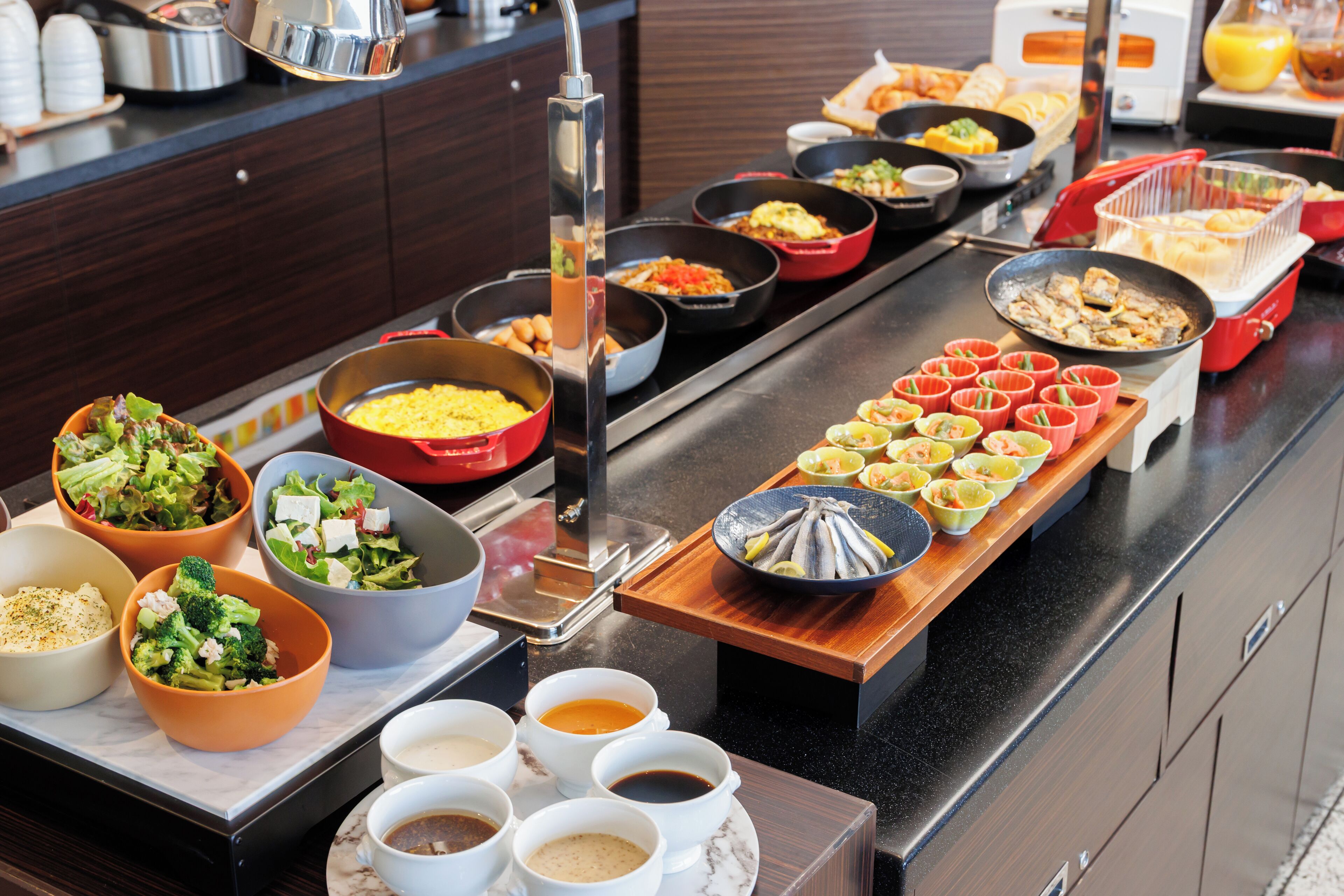 daily buffet breakfast (jpy 1540 per person)