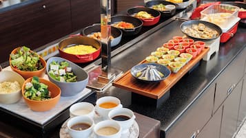 Café da manhã com buffet todos os dias (JPY 1540 por pessoa)