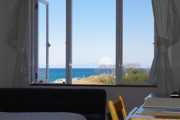 Tallelokero huoneessa, ilmainen Wi-Fi