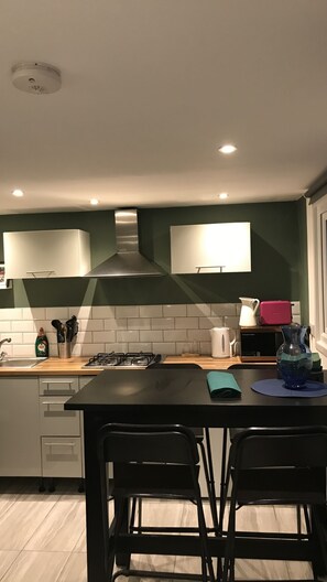 Basic Apartment, Ensuite, Garden View (Garden Annexe) | Dining