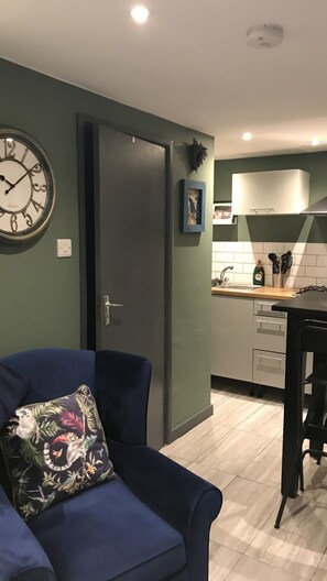 Basic Apartment, Ensuite, Garden View (Garden Annexe) - Skyline Guesthouse (Newquay)