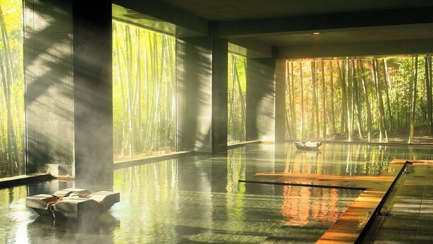 A serene indoor pool with clear reflections, large windows, and a calm atmosphere. - Yukyo No Hibiki Yusai (Minamioguni)
