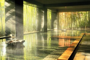 A serene indoor pool with clear reflections, large windows, and a calm atmosphere. - Yukyo No Hibiki Yusai (Minamioguni)