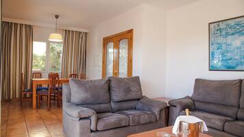 Coffres-forts dans les chambres, fer et planche Ă repasser