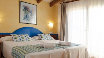 Coffres-forts dans les chambres, fer et planche Ă repasser