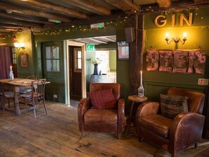 Lounge - The Woolpack Hotel (Tenterden)