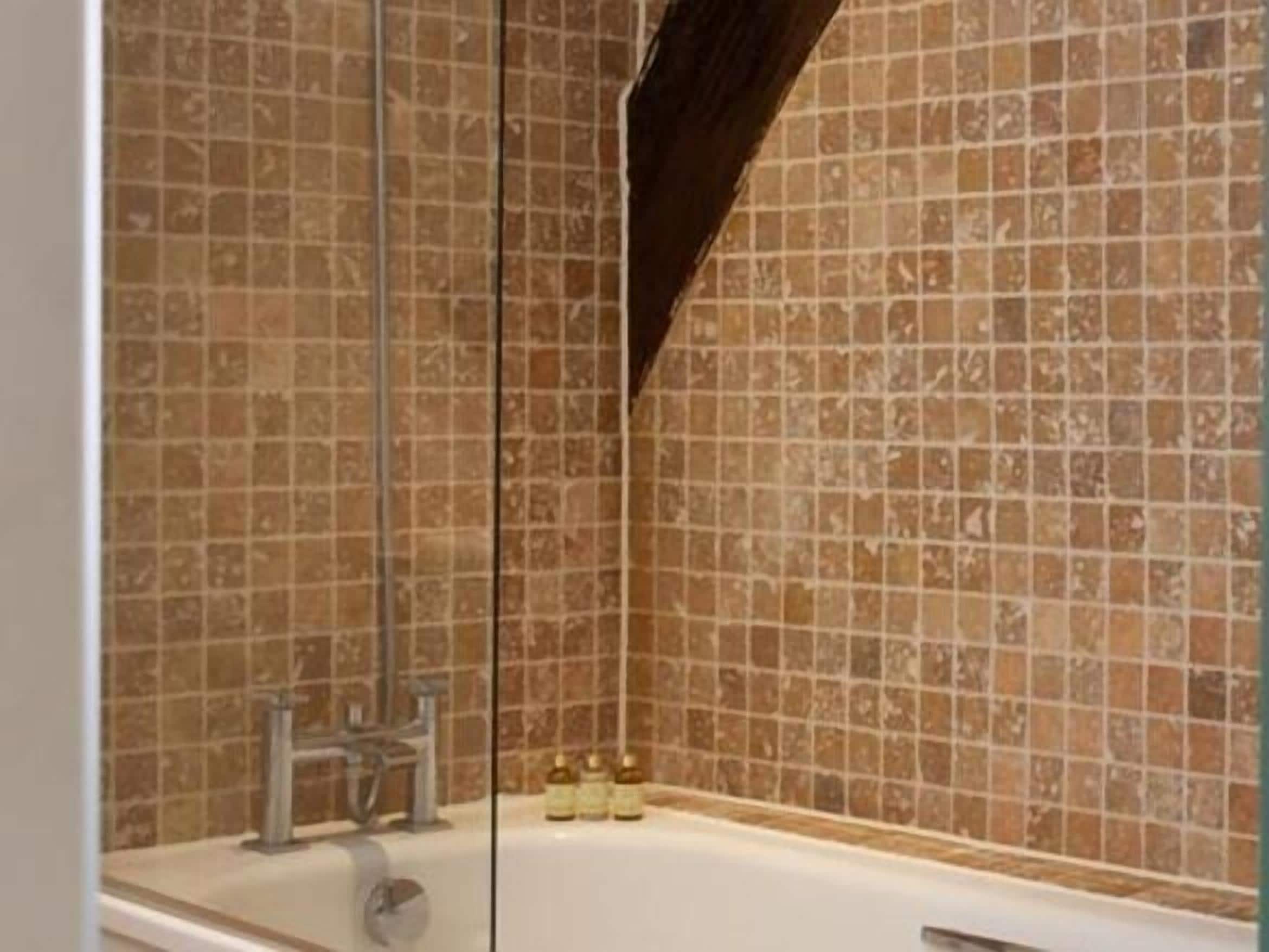 superior double room | bathroom | hair dryer, towels