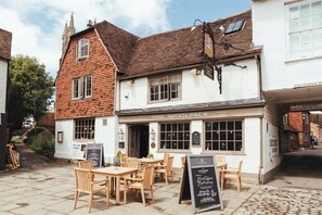 Exterior - The Woolpack Hotel (Tenterden)
