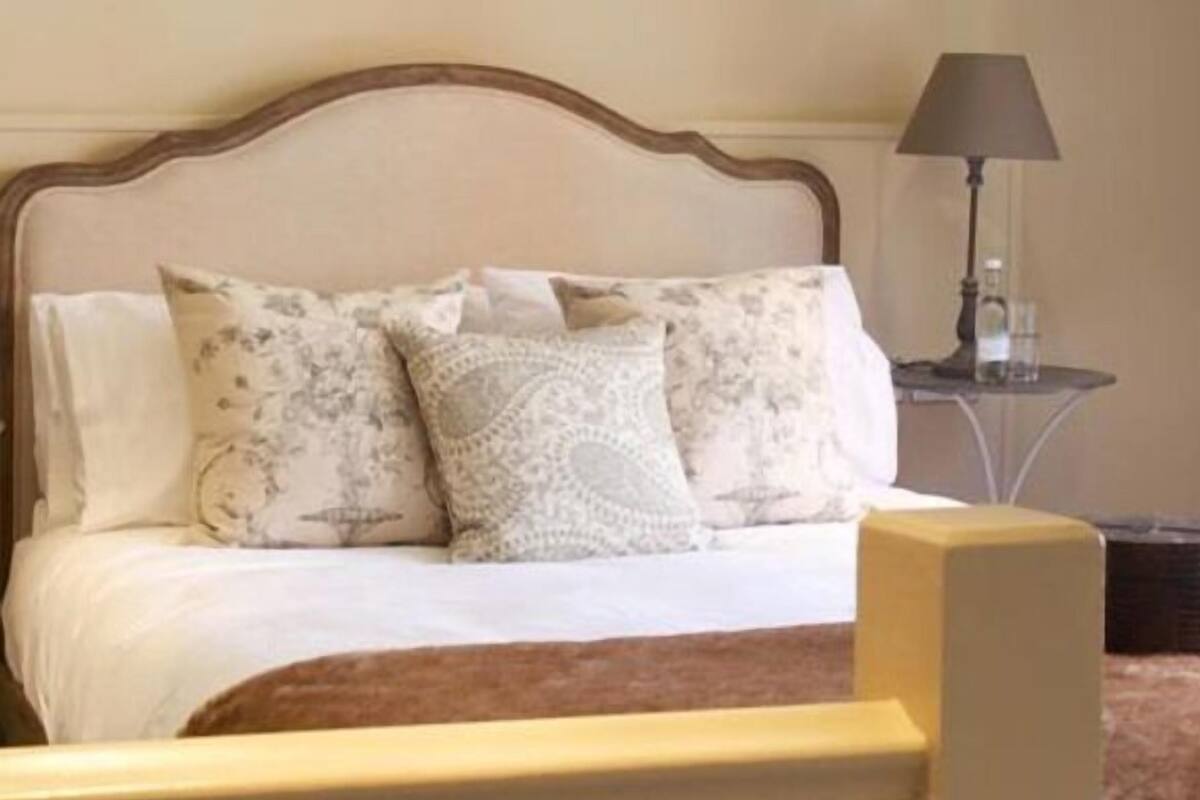 iron/ironing board, bed sheets