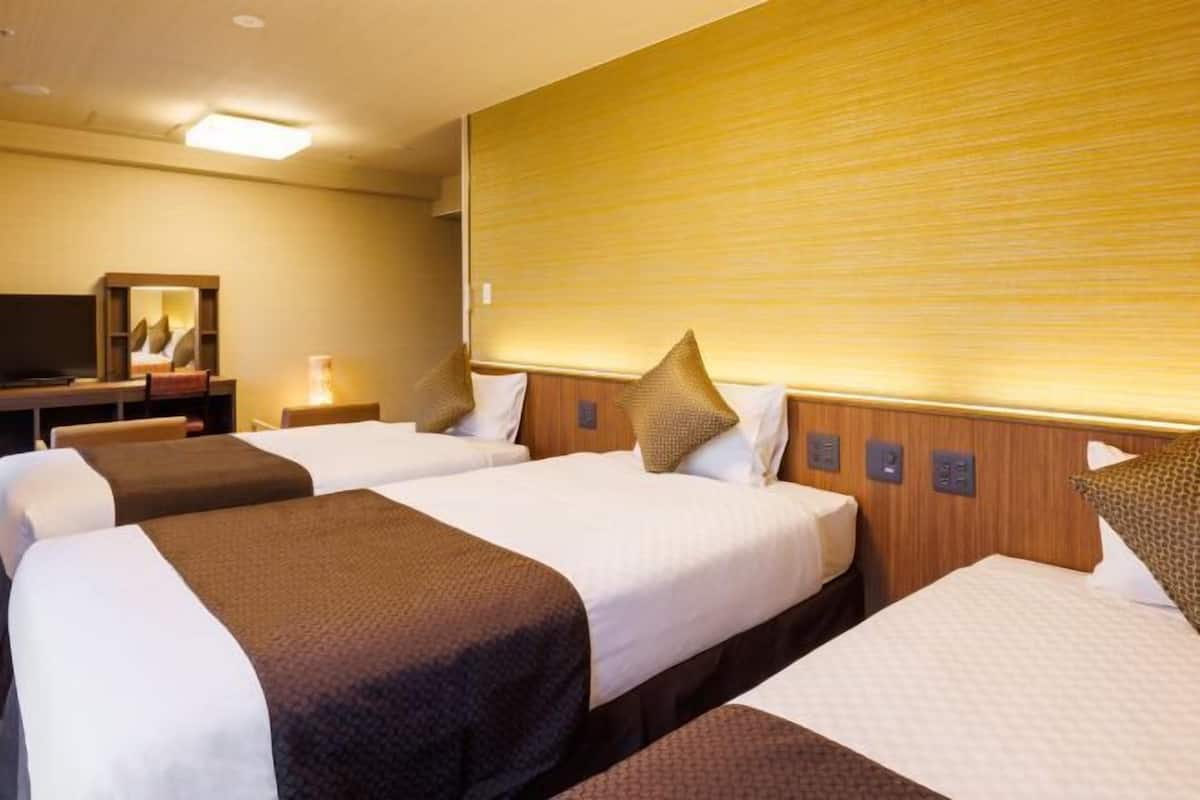 In-room safe, free WiFi, bed sheets
