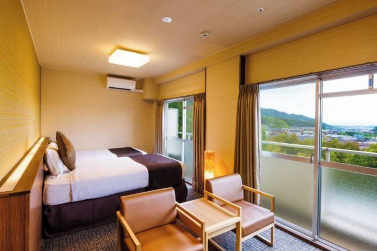 In-room safe, free WiFi, bed sheets