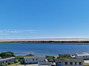 Ubicación a pie de playa y bar en la playa