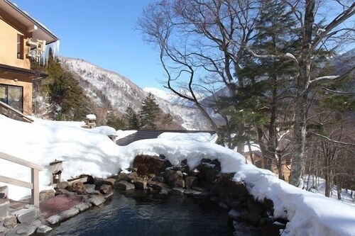 Nakanoyu Onsen Ryokan