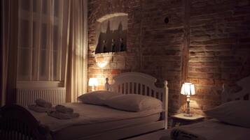 Habitación triple Deluxe | 1 habitación, wifi gratis y ropa de cama