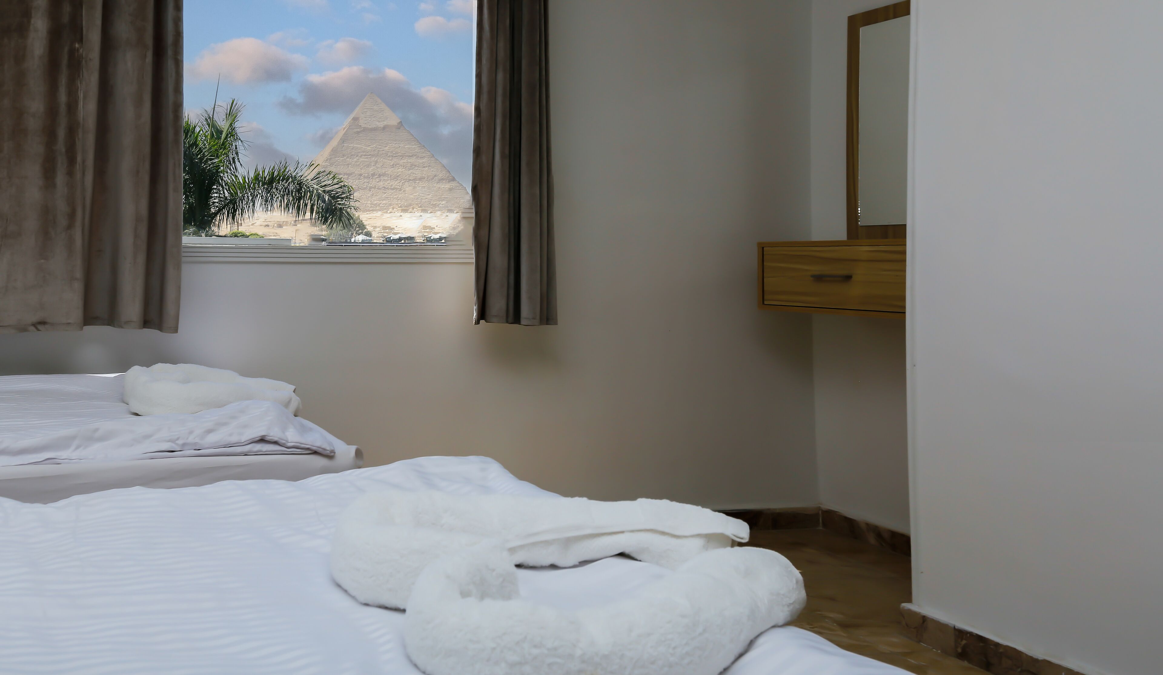 Twin Room Pyramids View | Minibar, in-room safe, individually decorated, individually furnished
