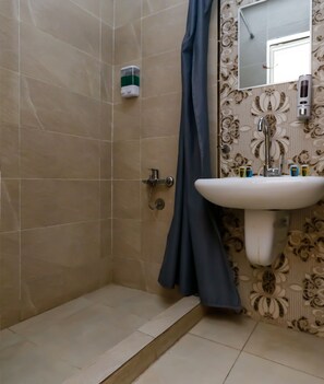 Minibar, in-room safe, individually decorated, individually furnished - Makadi Pyramids View (Giza)