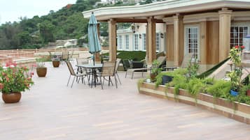 Chambre Standard, 1 lit double, en bord de piscine | Terrasse/Patio