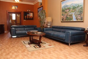 Lobby sitting area - LEBON Appart Hotel (Port-au-Prince)