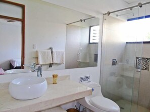 House, 4 Bedrooms | Bathroom | Shower, towels - Casa de Playa Santa Marta 02 (Santa Marta)