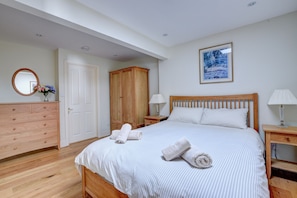 4 bedrooms, free WiFi, bed sheets