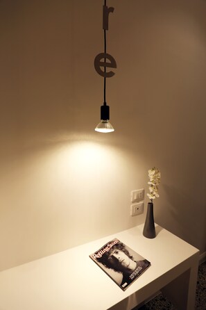 スタンダード ダブルまたはツインルーム バルコニー | 高級寝具、セーフティボックス (室内)、客室ごとに異なる装飾、デスク