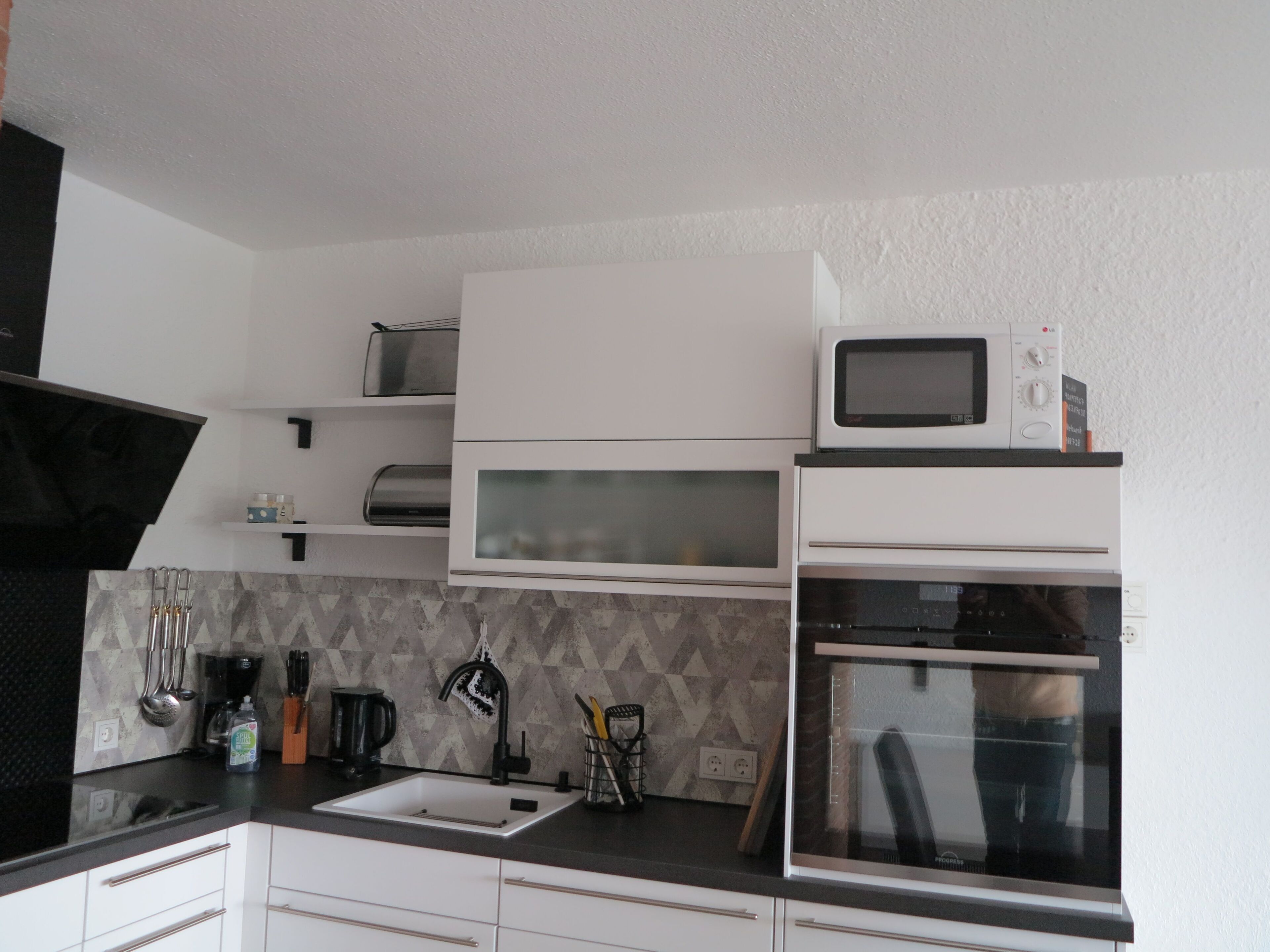 雪櫃、微波爐、焗爐、洗碗機