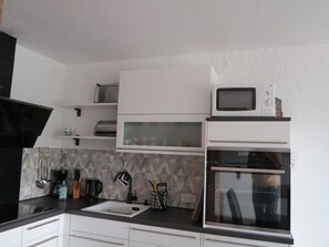 Réfrigérateur, micro-ondes, four, lave-vaisselle