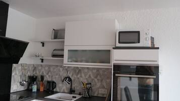 Refrigerador, microondas, horno, lavavajillas