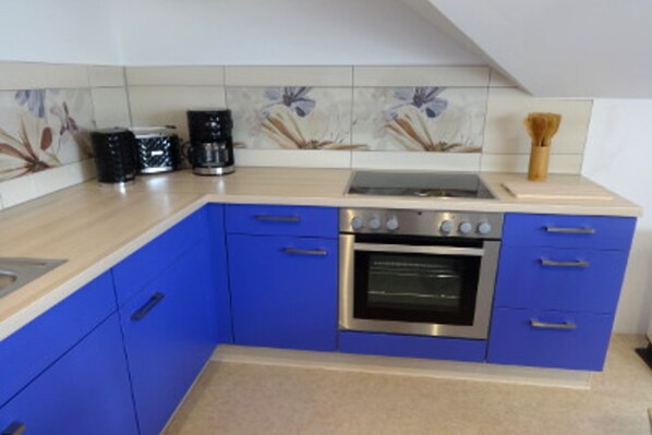Fridge, dishwasher